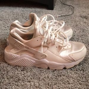 Nike women’s huaraches